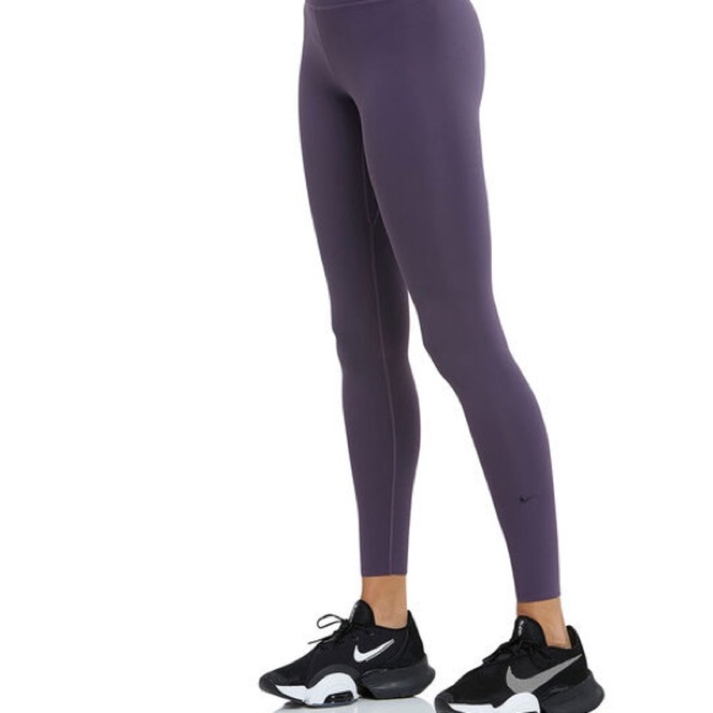 Nike size Medium leggings. Purple.